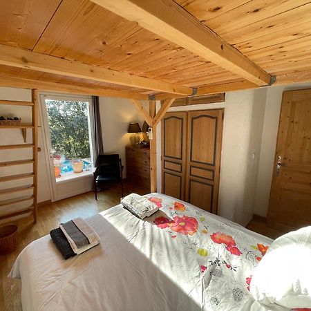 Bed and Breakfast Le Calme De La Garrigue Russan Exterior foto