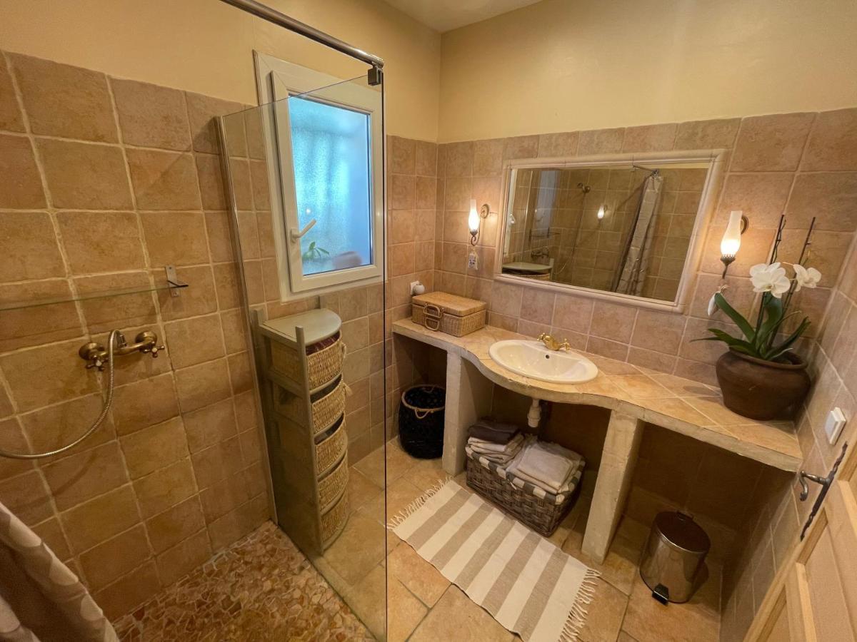 Bed and Breakfast Le Calme De La Garrigue Russan Exterior foto