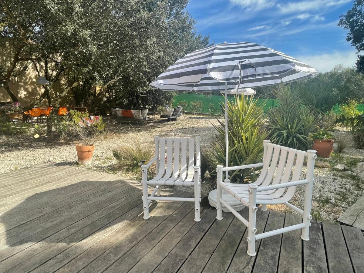 Bed and Breakfast Le Calme De La Garrigue Russan Exterior foto