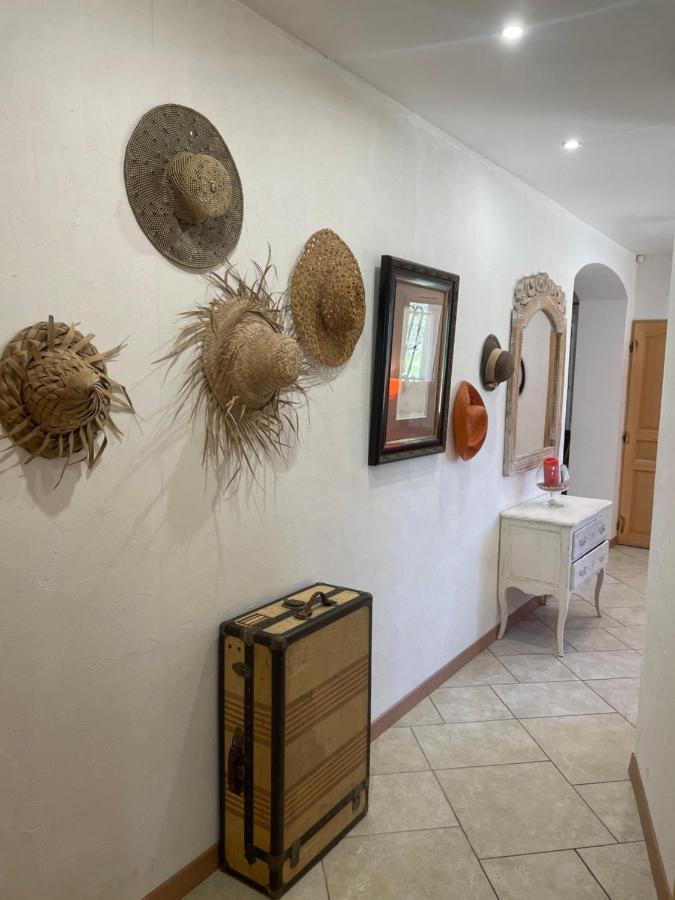 Bed and Breakfast Le Calme De La Garrigue Russan Exterior foto