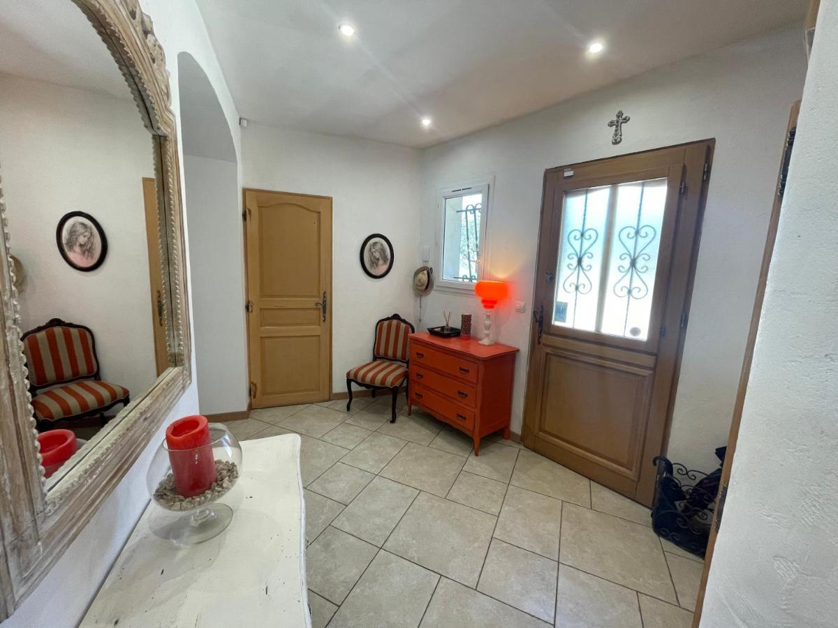Bed and Breakfast Le Calme De La Garrigue Russan Exterior foto