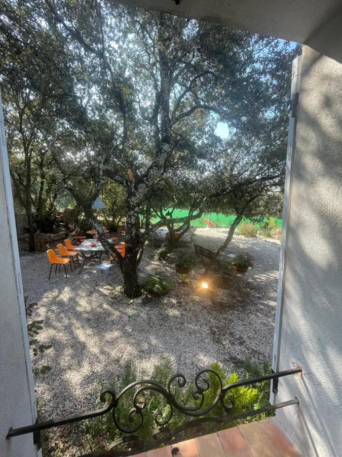 Bed and Breakfast Le Calme De La Garrigue Russan Exterior foto