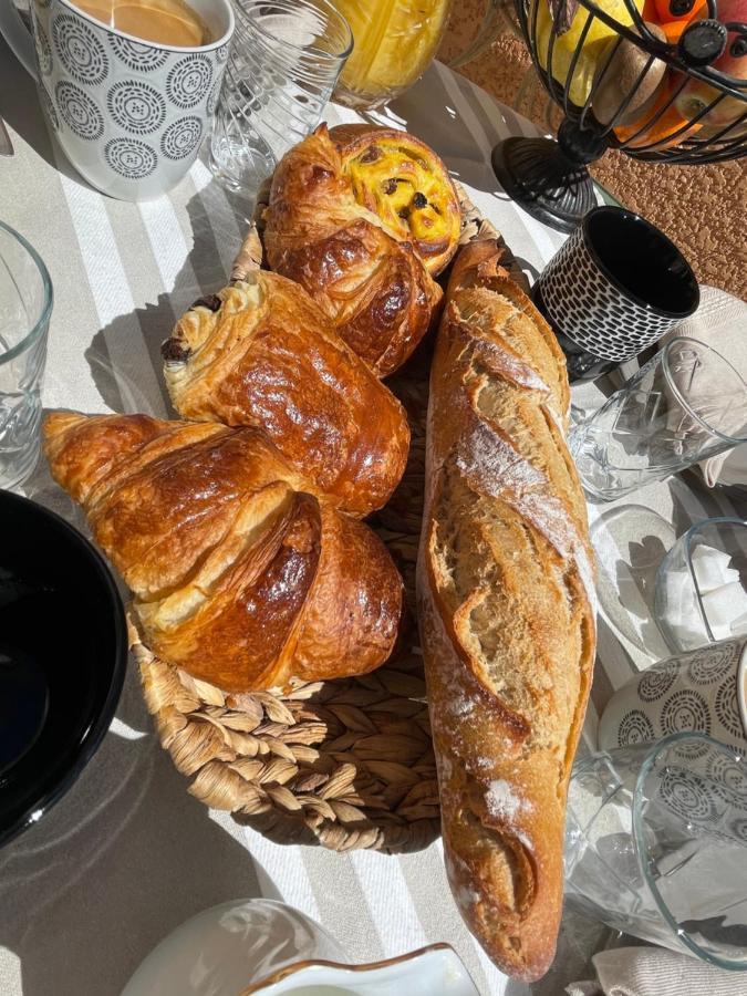 Bed and Breakfast Le Calme De La Garrigue Russan Exterior foto