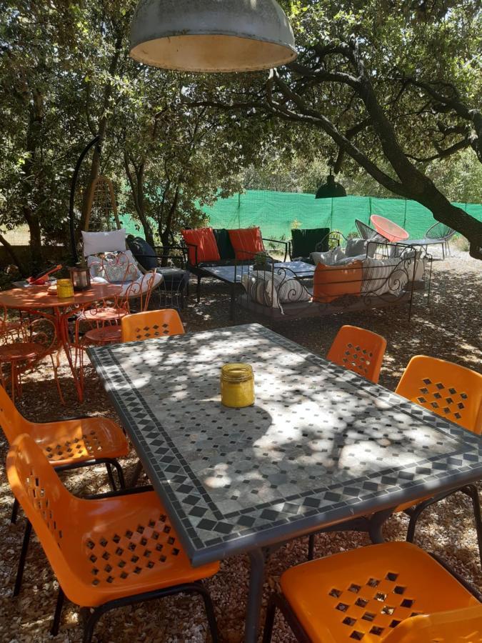 Bed and Breakfast Le Calme De La Garrigue Russan Exterior foto