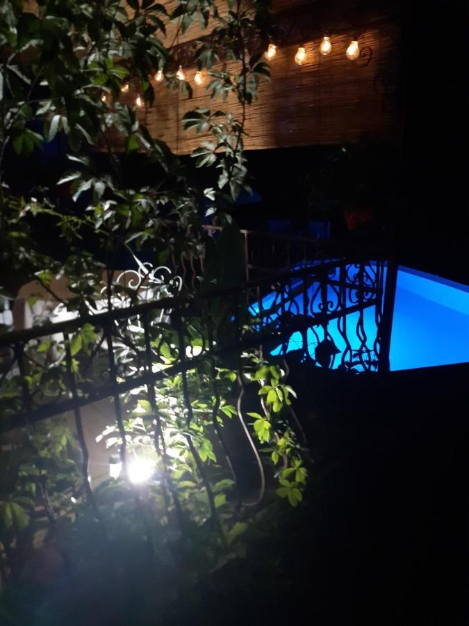 Bed and Breakfast Le Calme De La Garrigue Russan Exterior foto