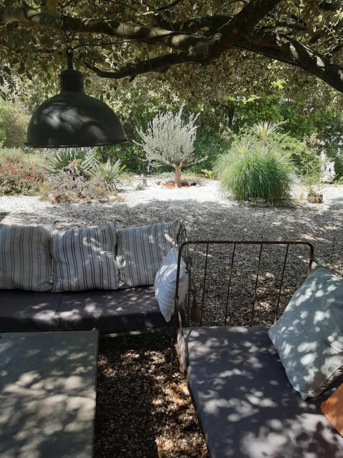 Bed and Breakfast Le Calme De La Garrigue Russan Exterior foto