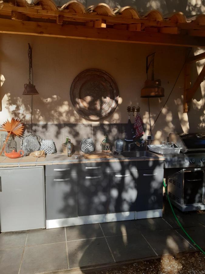Bed and Breakfast Le Calme De La Garrigue Russan Exterior foto