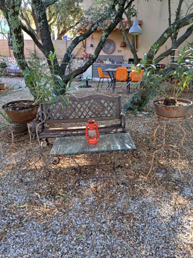 Bed and Breakfast Le Calme De La Garrigue Russan Exterior foto