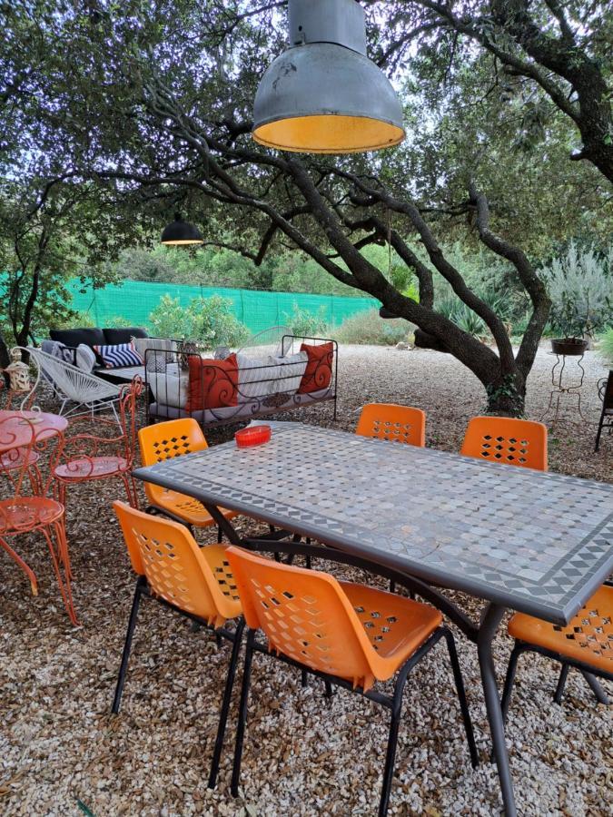 Bed and Breakfast Le Calme De La Garrigue Russan Exterior foto