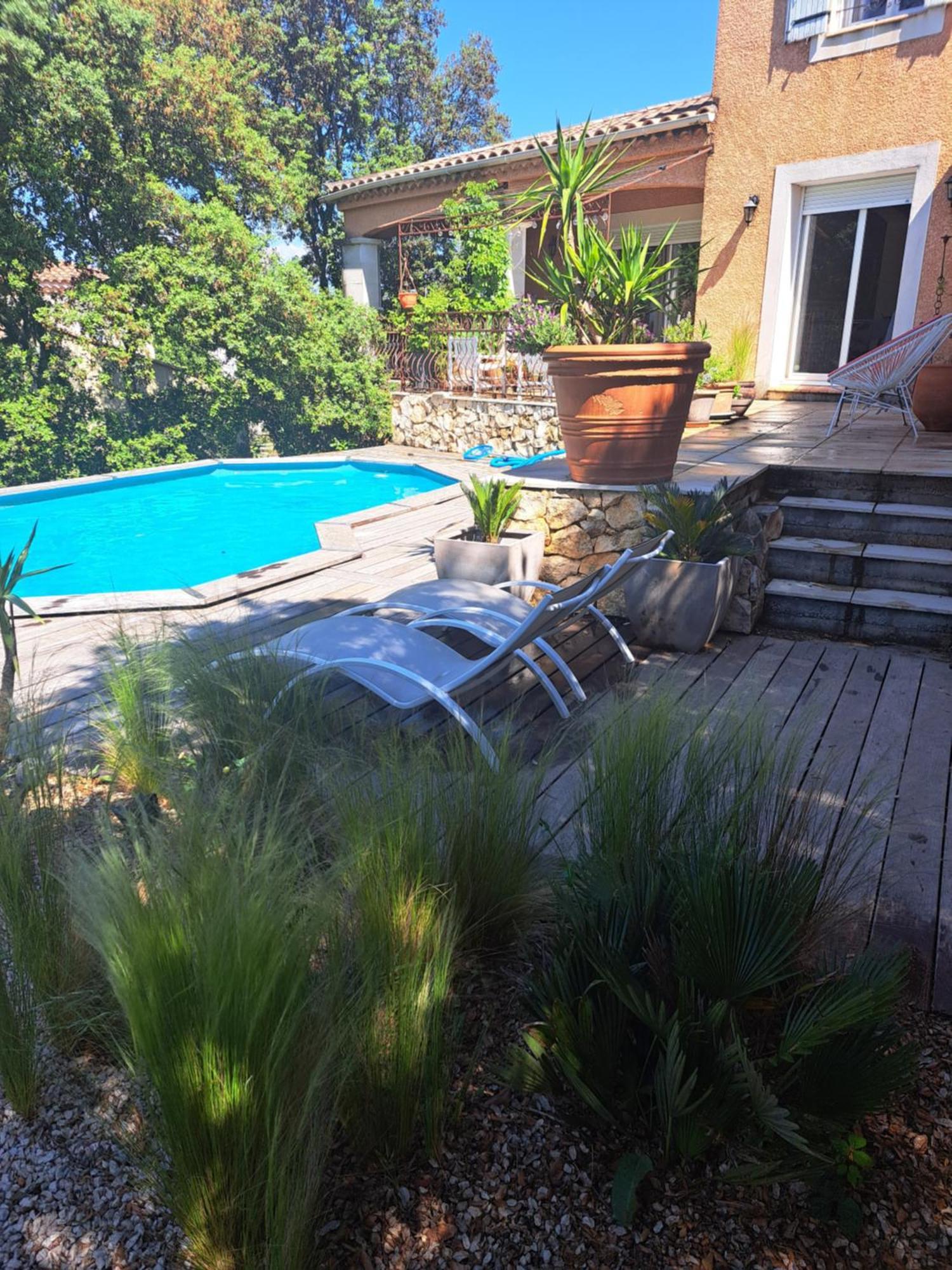 Bed and Breakfast Le Calme De La Garrigue Russan Exterior foto