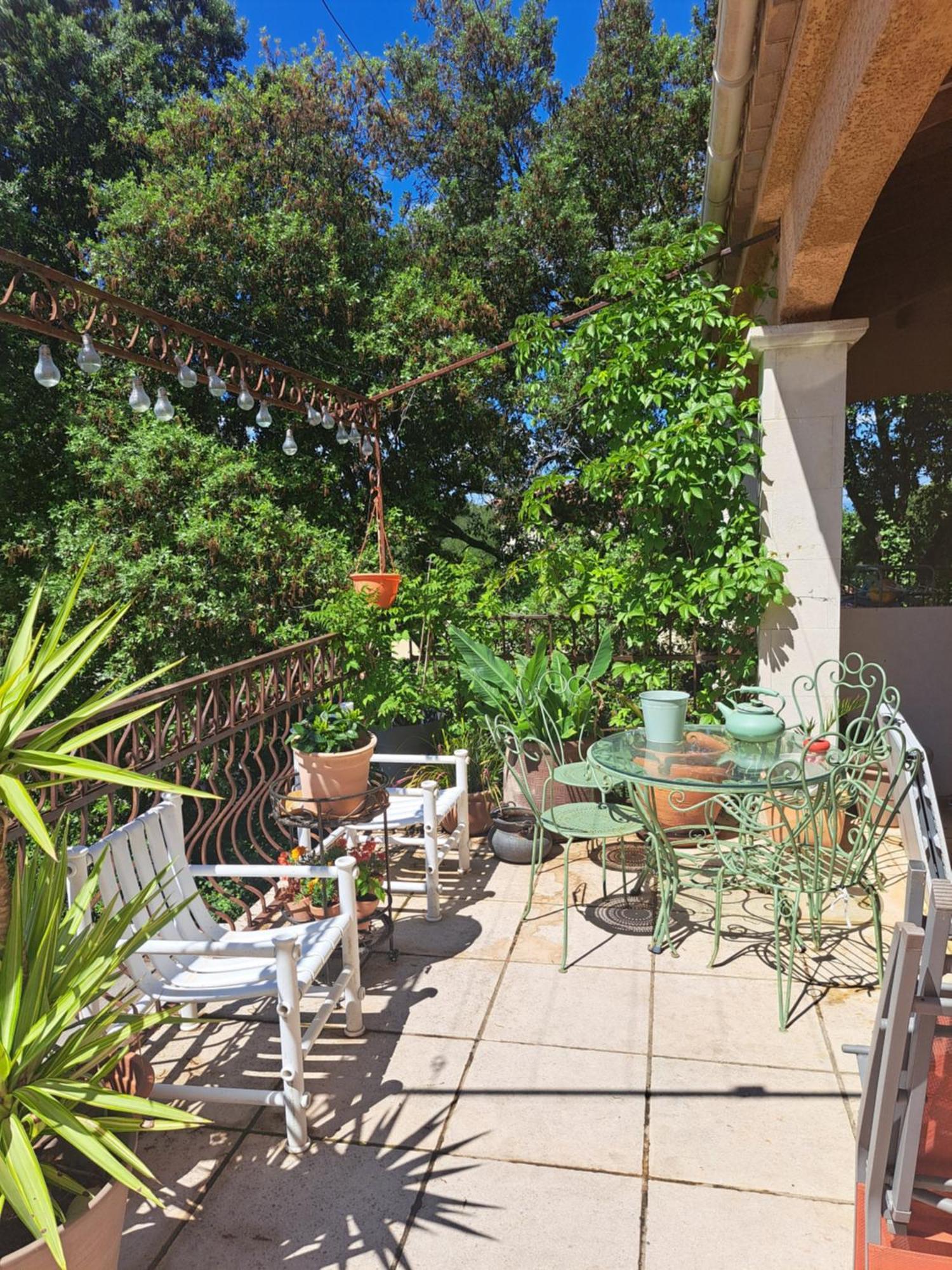 Bed and Breakfast Le Calme De La Garrigue Russan Exterior foto